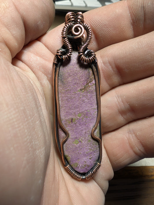 Alantisite copper wire wrap with hemp cord.